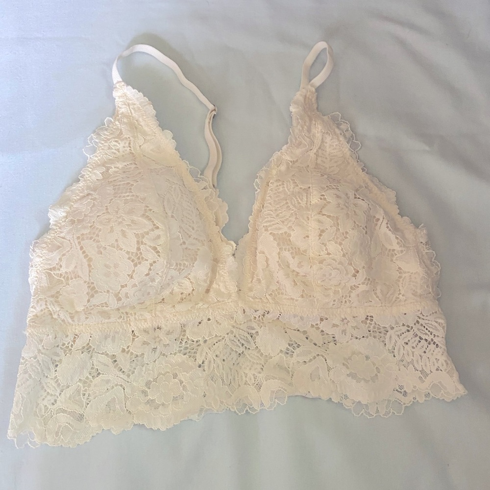 White Aerie bralette - size M!